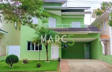 Imagem: A casa em condomínio possui 4 Dormitórios, 3 Banheiros, 4