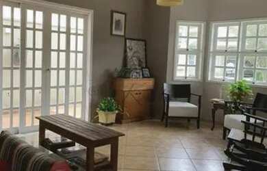 Imagem: A casa em condomínio possui 4 Dormitórios, 5 Banheiros, 4