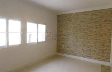 Imagem: A casa possui 3 Dormitórios, 3 Banheiros, 2 Vagas na garagem