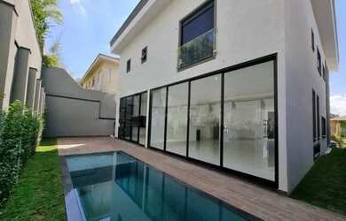 Imagem: A casa em condomínio possui 5 Dormitórios, 5 Banheiros, 5