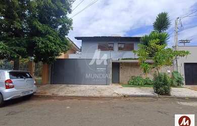 Imagem: O depósito possui 2 Vagas na garagem, 227m² de Área e está