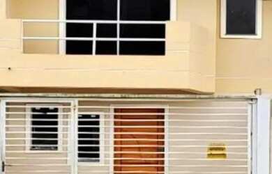 Imagem: A casa possui 2 Dormitórios, 2 Banheiros, 1 Vaga na garagem