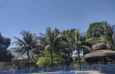 Imagem: A casa possui 4 Dormitórios, 4 Banheiros, 1800m² de Área