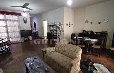 Imagem: A casa possui 5 Dormitórios, 4 Banheiros, 5 Vagas na garagem