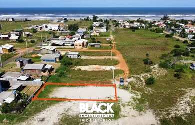 Imagem: O terreno possui 300m² de Área e está localizado em Torres