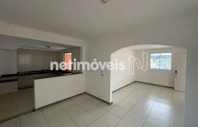 Imagem: A casa possui 3 Dormitórios, 1 Banheiro, 4 Vagas na garagem