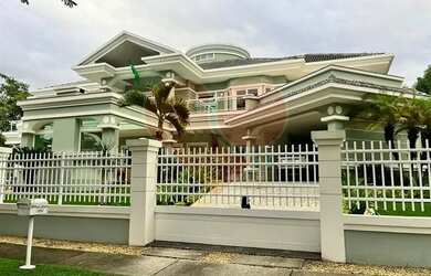 Imagem: A casa em condomínio possui 5 Dormitórios, 5 Banheiros, 5