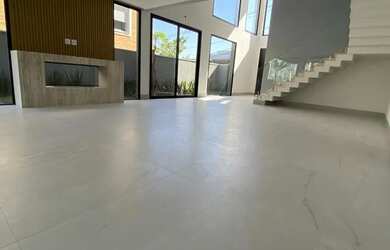 Imagem: A casa em condomínio possui 4 Dormitórios, 4 Banheiros, 4