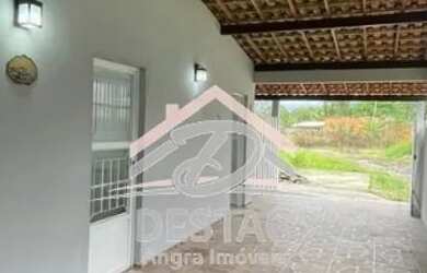 Imagem: A casa possui 2 Dormitórios, 1 Banheiro, 2 Vagas na garagem