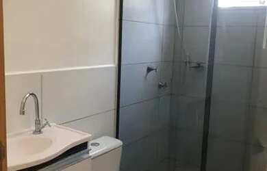 Imagem: O apartamento possui 2 Dormitórios, 1 Banheiro, 1 Vaga na garagem