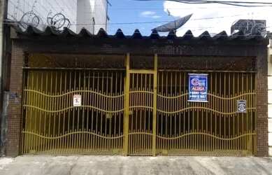 Imagem: A casa possui 2 Dormitórios, 1 Banheiro, 1 Vaga na garagem