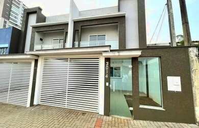 Imagem: A casa possui 3 Dormitórios, 3 Banheiros, 2 Vagas na garagem