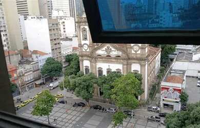 Imagem: O depósito possui 2 Vagas na garagem, 500m² de Área e está