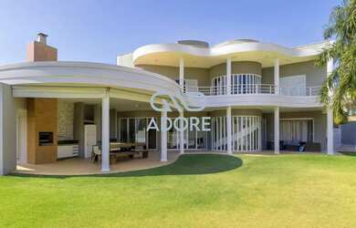 Imagem: A casa em condomínio possui 4 Dormitórios, 5 Banheiros, 5