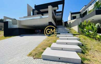 Imagem: A casa em condomínio possui 4 Dormitórios, 5 Banheiros, 4