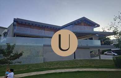 Imagem: A casa em condomínio possui 5 Dormitórios, 5 Banheiros, 5