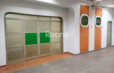 Imagem: O depósito possui 2 Vagas na garagem, 166m² de Área e está