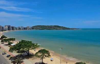 Imagem: O apartamento possui 3 Dormitórios, Acomodam 10 pessoas, 2