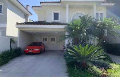 Imagem: A casa em condomínio possui 4 Dormitórios, 3 Banheiros, 4