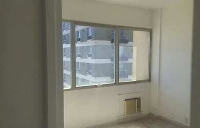 Imagem: O depósito possui 1 Vaga na garagem, 28m² de Área e está