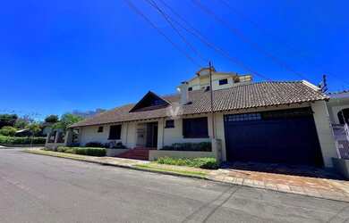 Imagem 5: Lindíssima casa alto padrão no Bairro Nossa Senhora de Lourdes, vendida de Porte