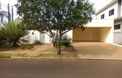 Imagem: A casa em condomínio possui 4 Dormitórios, 4 Banheiros, 2