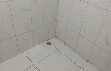 Imagem: A casa possui 1 Dormitório, 1 Banheiro, 1 Vaga na garagem