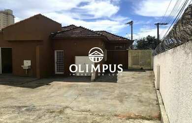 Imagem: A casa possui 3 Dormitórios, 1 Banheiro, 5 Vagas na garagem