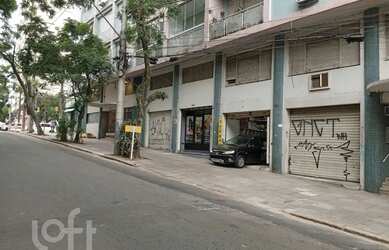 Imagem: O apartamento possui 3 Dormitórios, 1 Banheiro, 1 Vaga na garagem