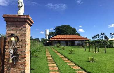 Imagem: A chácara possui 2.000m² de Área e está localizado em Nerópolis