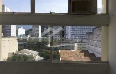 Imagem: O depósito possui 1 Vaga na garagem e 30m² de Área e está