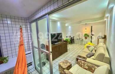 Imagem: O apartamento possui 3 Dormitórios, 1 Banheiro, 1 Vaga na garagem