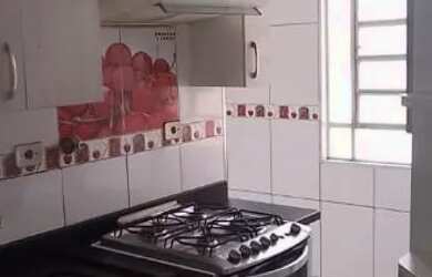 Imagem: O apartamento possui 2 Dormitórios, 1 Banheiro, 1 Vaga na garagem