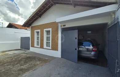 Imagem: A casa possui 2 Dormitórios, 2 Banheiros, 5 Vagas na garagem