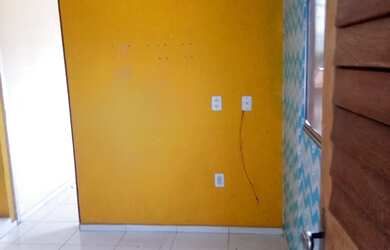 Imagem: A casa possui 2 Dormitórios, 1 Banheiro, 2 Vagas na garagem