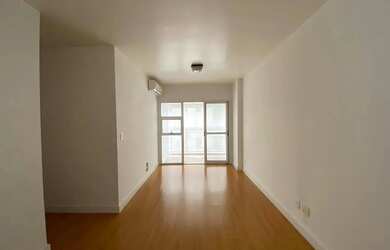 Imagem: O apartamento possui 3 Dormitórios, 2 Banheiros, 1 Vaga na