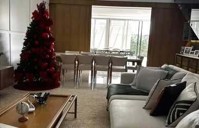 Imagem: A casa em condomínio possui 5 Dormitórios, 5 Banheiros, 3