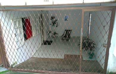 Imagem: A casa possui 3 Dormitórios, 1 Vaga na garagem e 90m² de Área