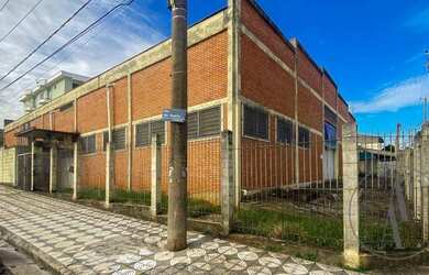 Imagem: O depósito possui 915m² de Área e está localizado em Além