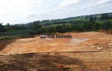 Imagem: O terreno possui 5.000m² de Área e está localizado em Porto