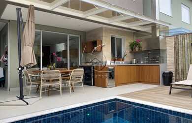 Imagem 4: Casa em condomínio contendo 3 suítes, piscina privativa, situado na praia de Juquehy