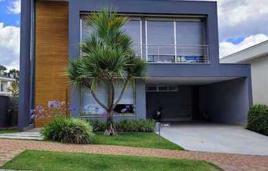 Imagem: A casa possui 4 Dormitórios, 5 Banheiros, 4 Vagas na garagem