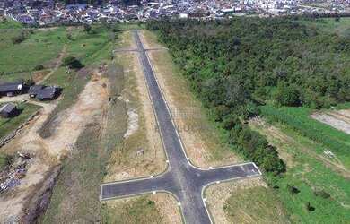 Imagem: O terreno possui 250m² de Área e está localizado em Forquilhas