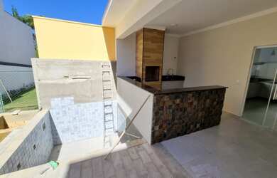 Imagem 7: Linda casa com piscina a venda no condomínio Portal das Monções em...