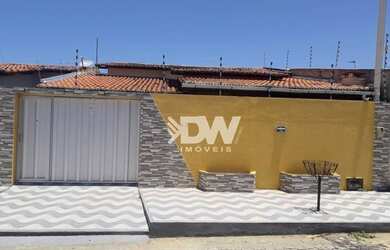 Imagem: A casa possui 3 Dormitórios, 2 Banheiros, 2 Vagas na garagem