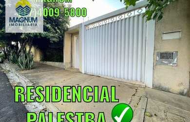 Imagem: A casa possui 2 Dormitórios, 3 Banheiros, 2 Vagas na garagem