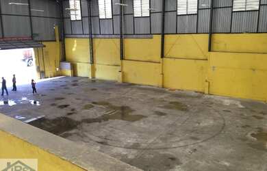 Imagem: O depósito possui 5 Vagas na garagem e 600m² de Área e está