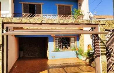 Imagem: A casa possui 3 Dormitórios, 3 Banheiros, 2 Vagas na garagem