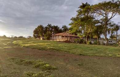 Imagem: A fazenda possui 100m² de Área e está localizado em Prata