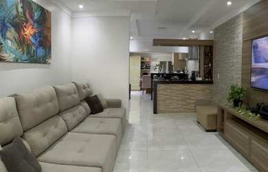 Imagem: A casa possui 3 Dormitórios, 2 Banheiros, 4 Vagas na garagem